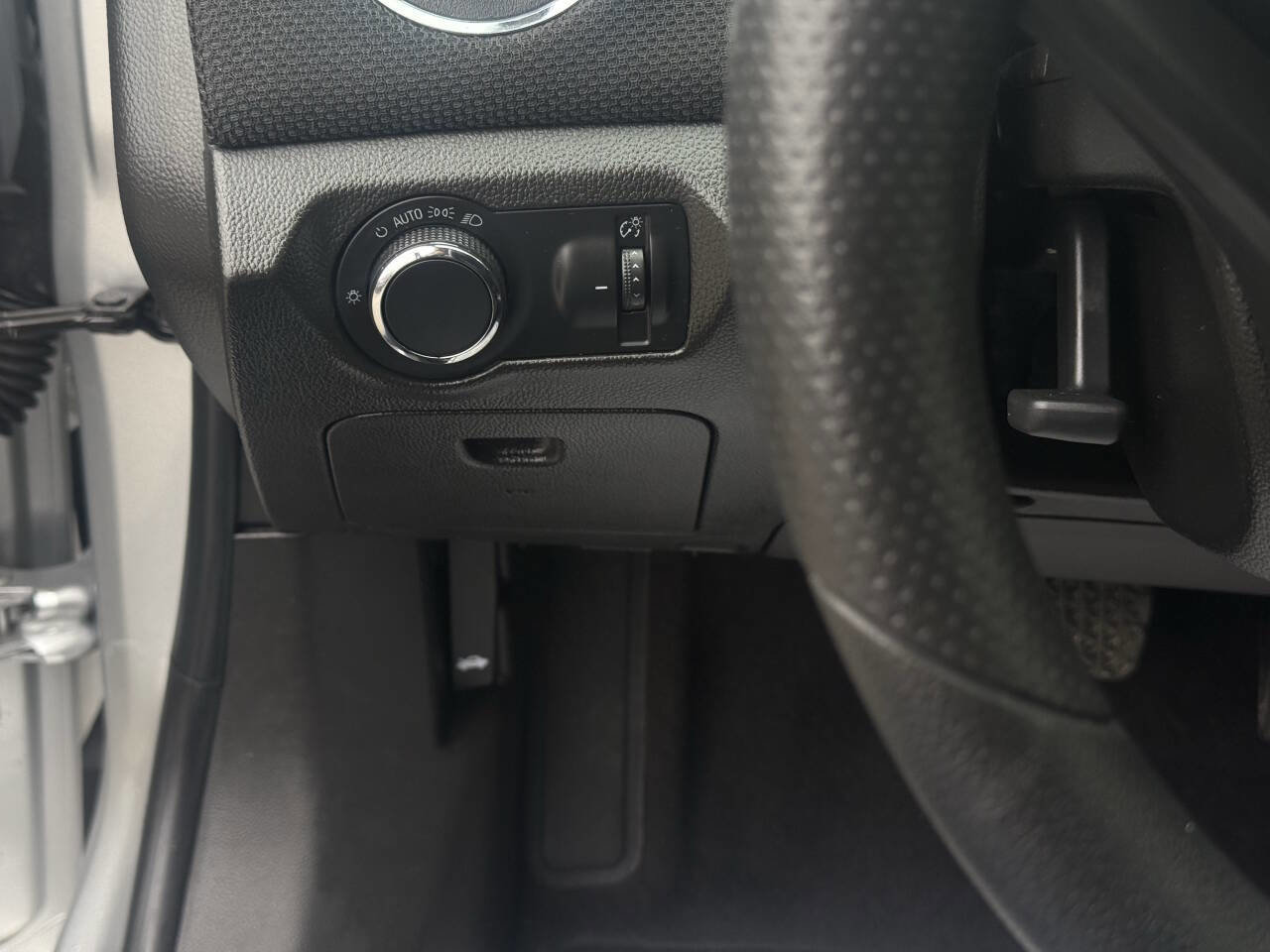 Used 2015 Chevrolet Cruze LT image 15