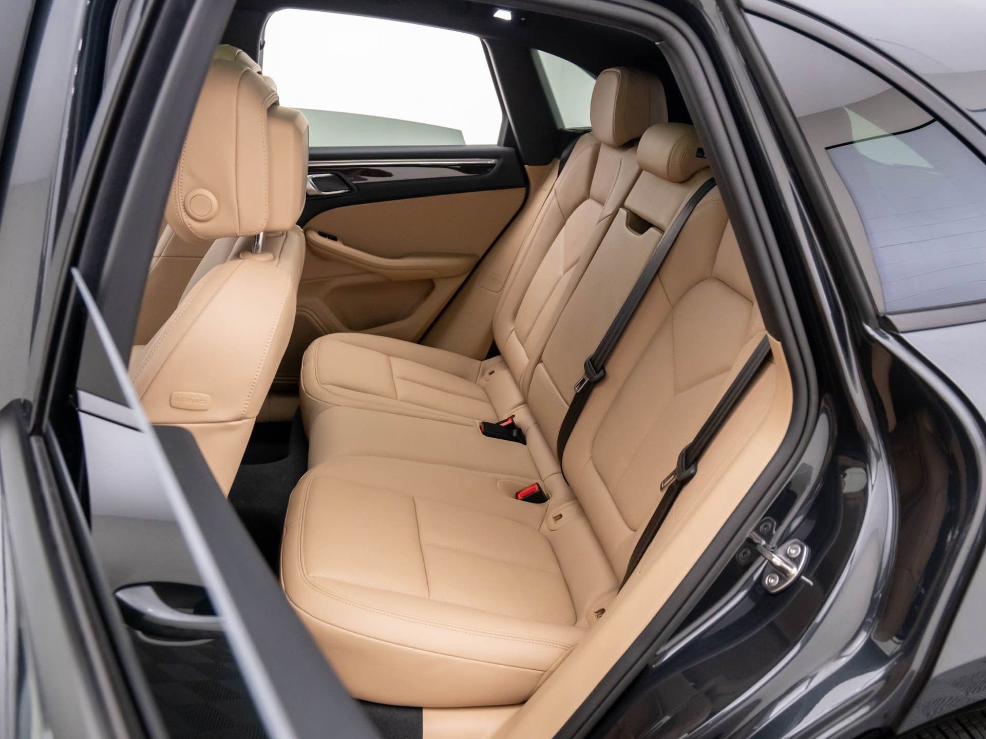 Certified 2025 Porsche Macan image 15