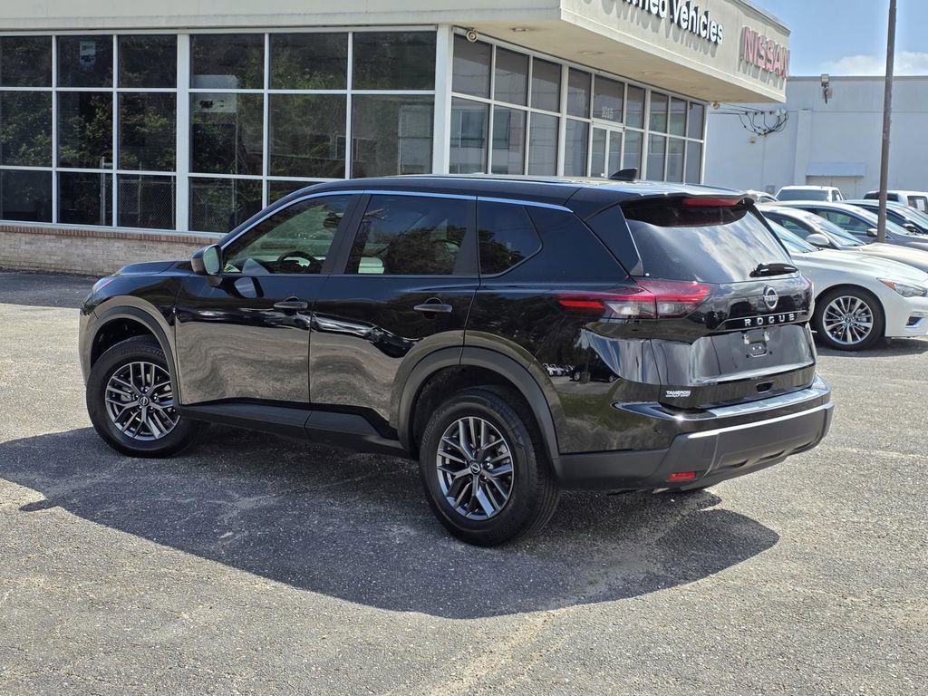 Used 2024 Nissan Rogue S image 5
