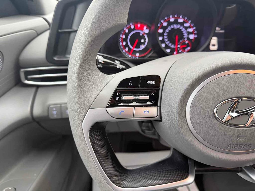 Used 2021 Hyundai Elantra SE image 21