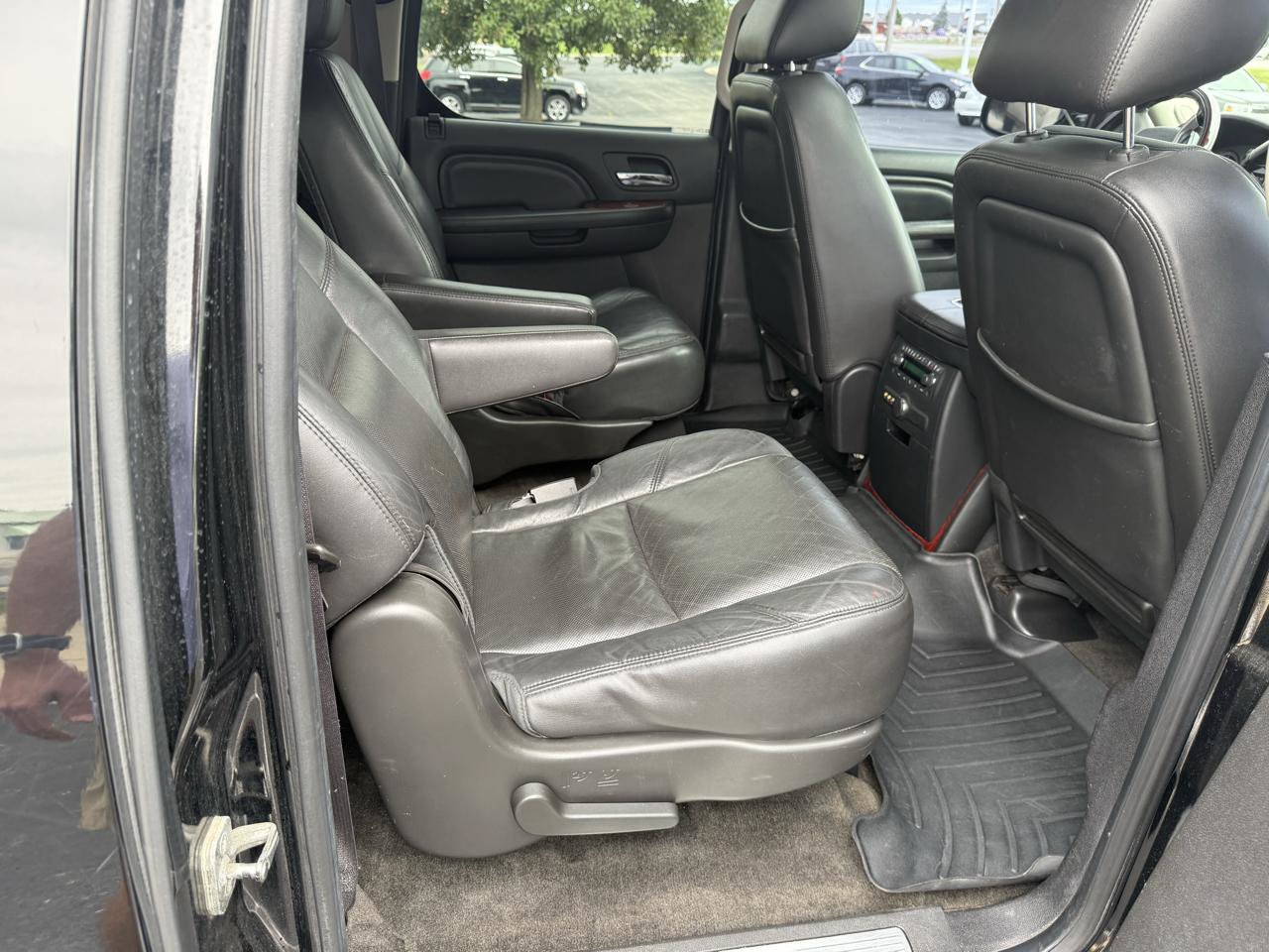 Used 2013 Cadillac Escalade ESV Premium AWD/4WD image 27