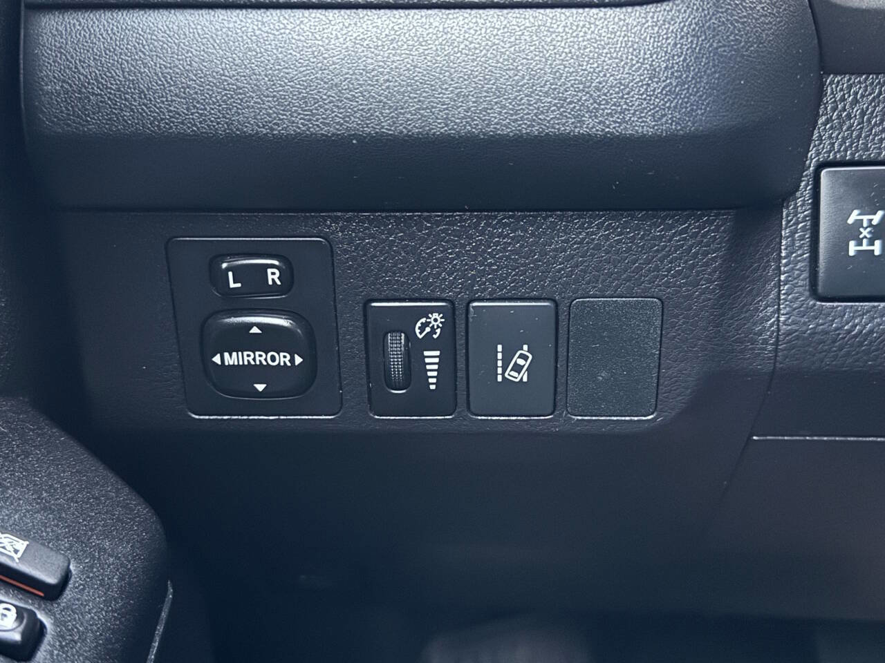 Used 2018 Toyota RAV4 LE w/ All Weather Liner Package image 29