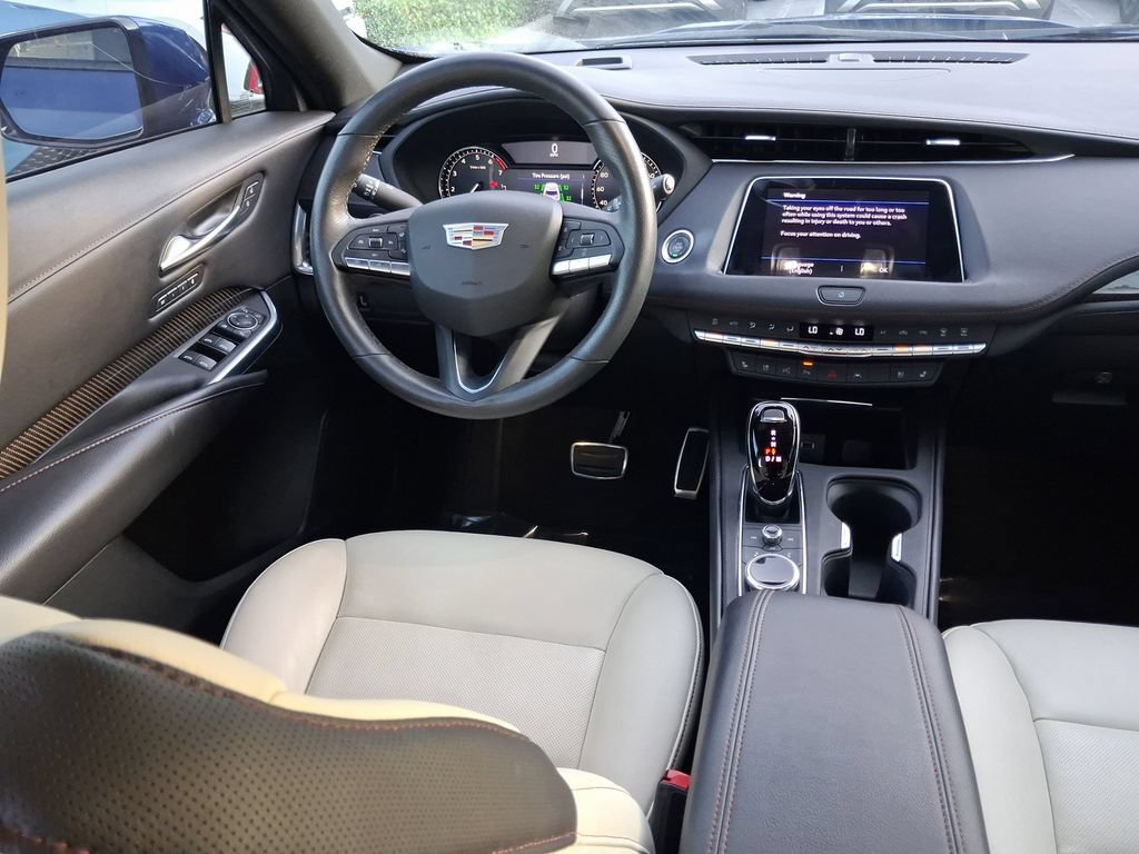 Used 2022 Cadillac XT4 Sport w/ Comfort Package FWD image 10