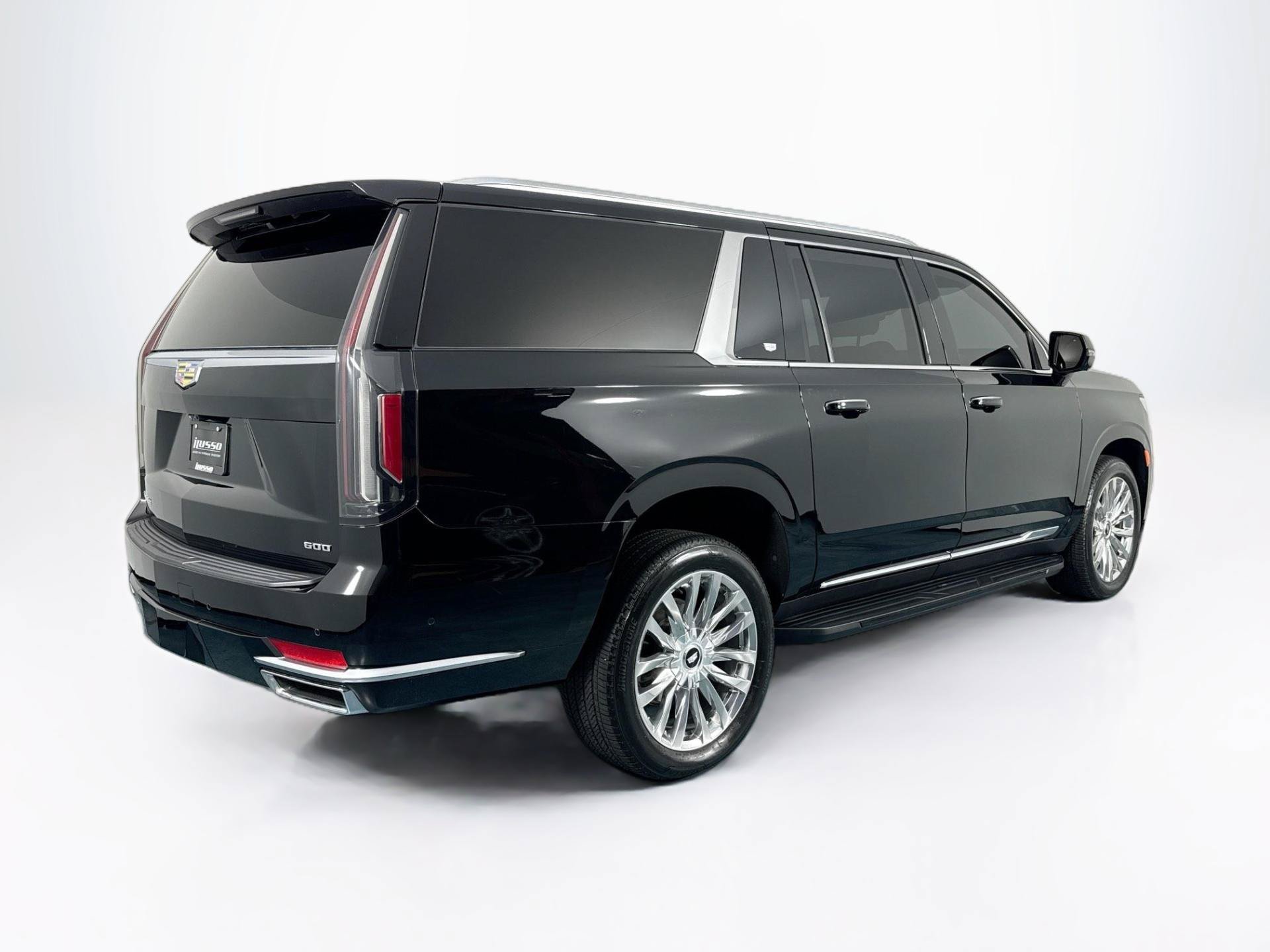 Used 2023 Cadillac Escalade ESV Premium Luxury w/ LPO, Floor Liner Package AWD/4WD image 5