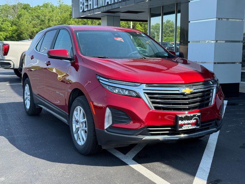 Used 2024 Chevrolet Equinox LT FWD image 2
