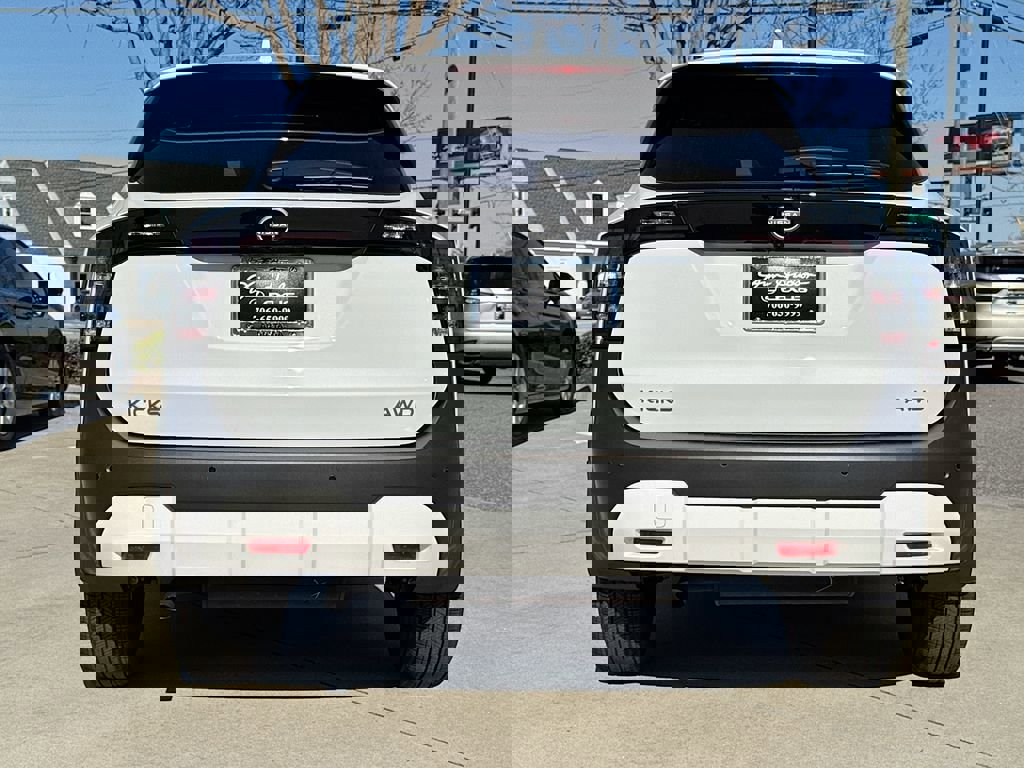 Used 2025 Nissan Kicks SV image 7