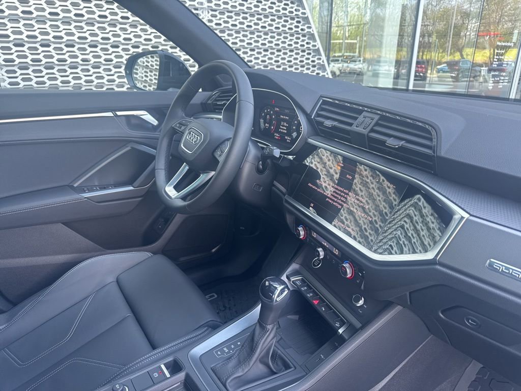 Certified 2025 Audi Q3 2.0T Premium w/ Convenience Package AWD/4WD image 35