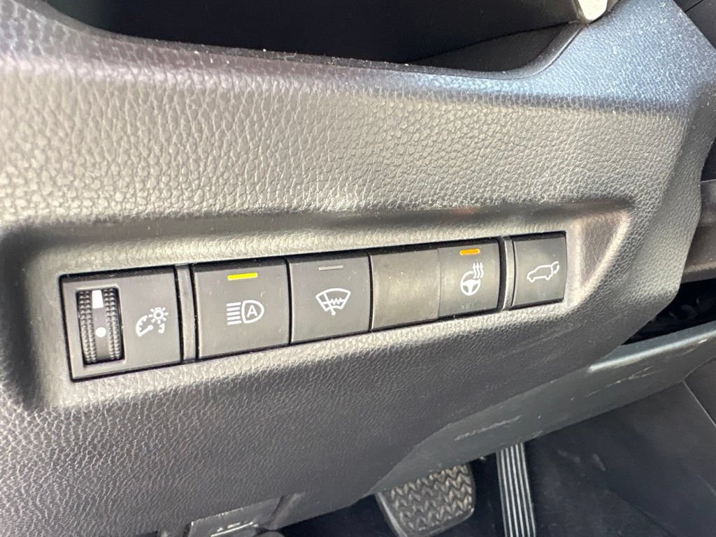 Used 2021 Toyota RAV4 XLE Premium AWD/4WD image 18
