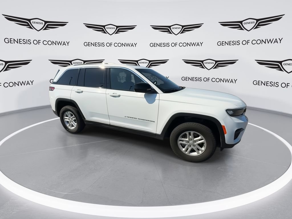 Used 2025 Jeep Grand Cherokee Laredo AWD/4WD image 2