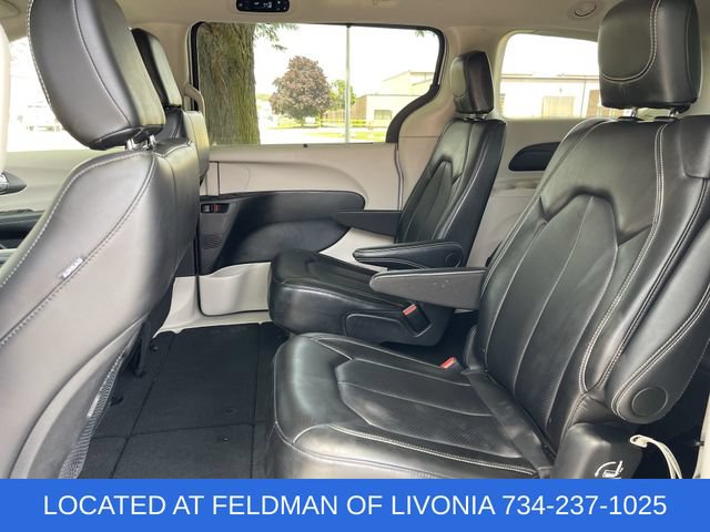 Used 2024 Chrysler Pacifica Touring-L FWD image 23