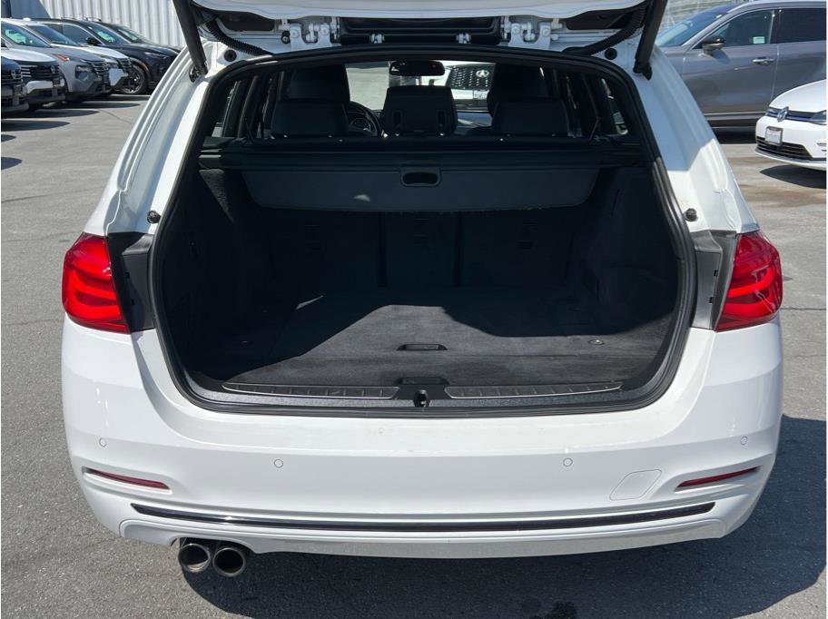 Used 2017 BMW 330i xDrive Wagon image 5