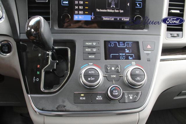 Used 2017 Toyota Sienna XLE Premium FWD image 21