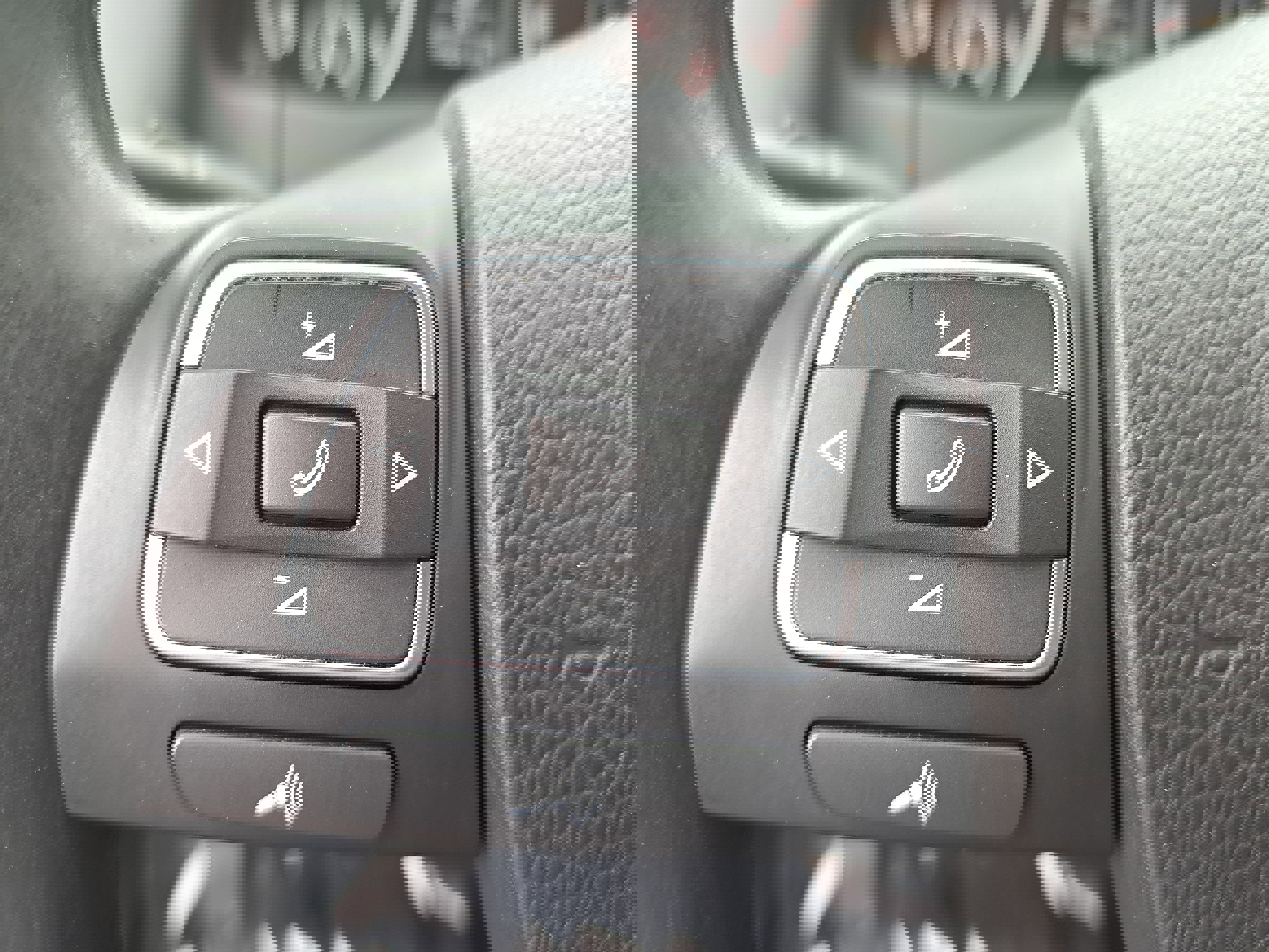 Used 2015 Volkswagen Tiguan S image 16