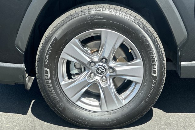 Certified 2025 Toyota RAV4 XLE AWD/4WD image 31