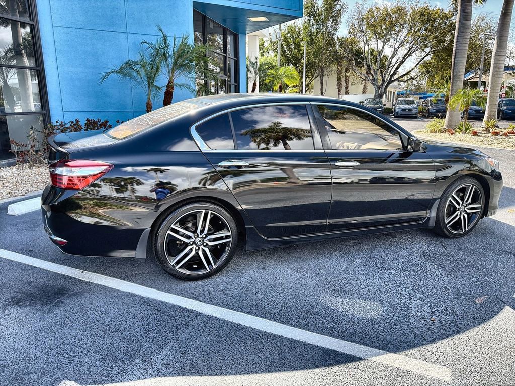 Used 2017 Honda Accord Sport image 8