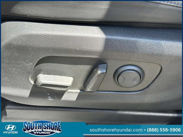 Used 2024 Kia Carnival EX FWD image 21