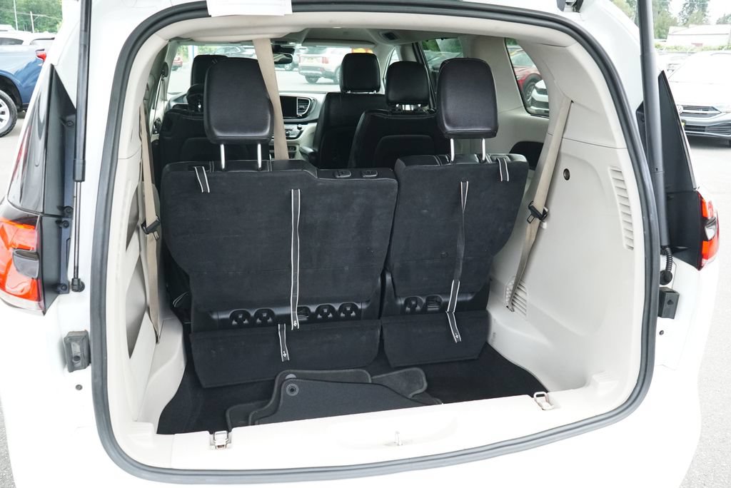 Used 2022 Chrysler Pacifica Touring-L FWD image 24
