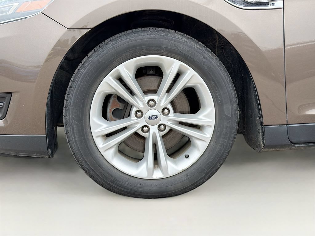 Used 2016 Ford Taurus SEL FWD image 32