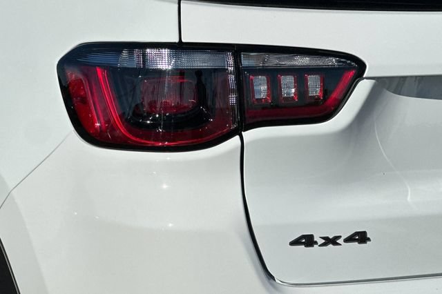 New 2026 Jeep Compass Trailhawk w/ Sun, Sound & Navigation Group AWD/4WD image 26