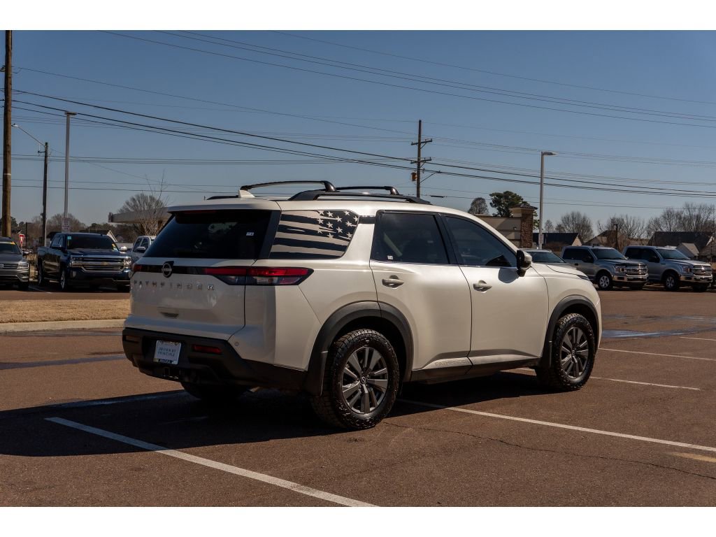 Used 2022 Nissan Pathfinder SV w/ SV Premium Package image 5