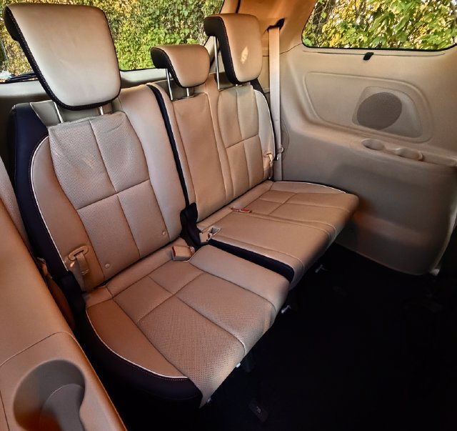Used 2015 Kia Sedona SX FWD image 37