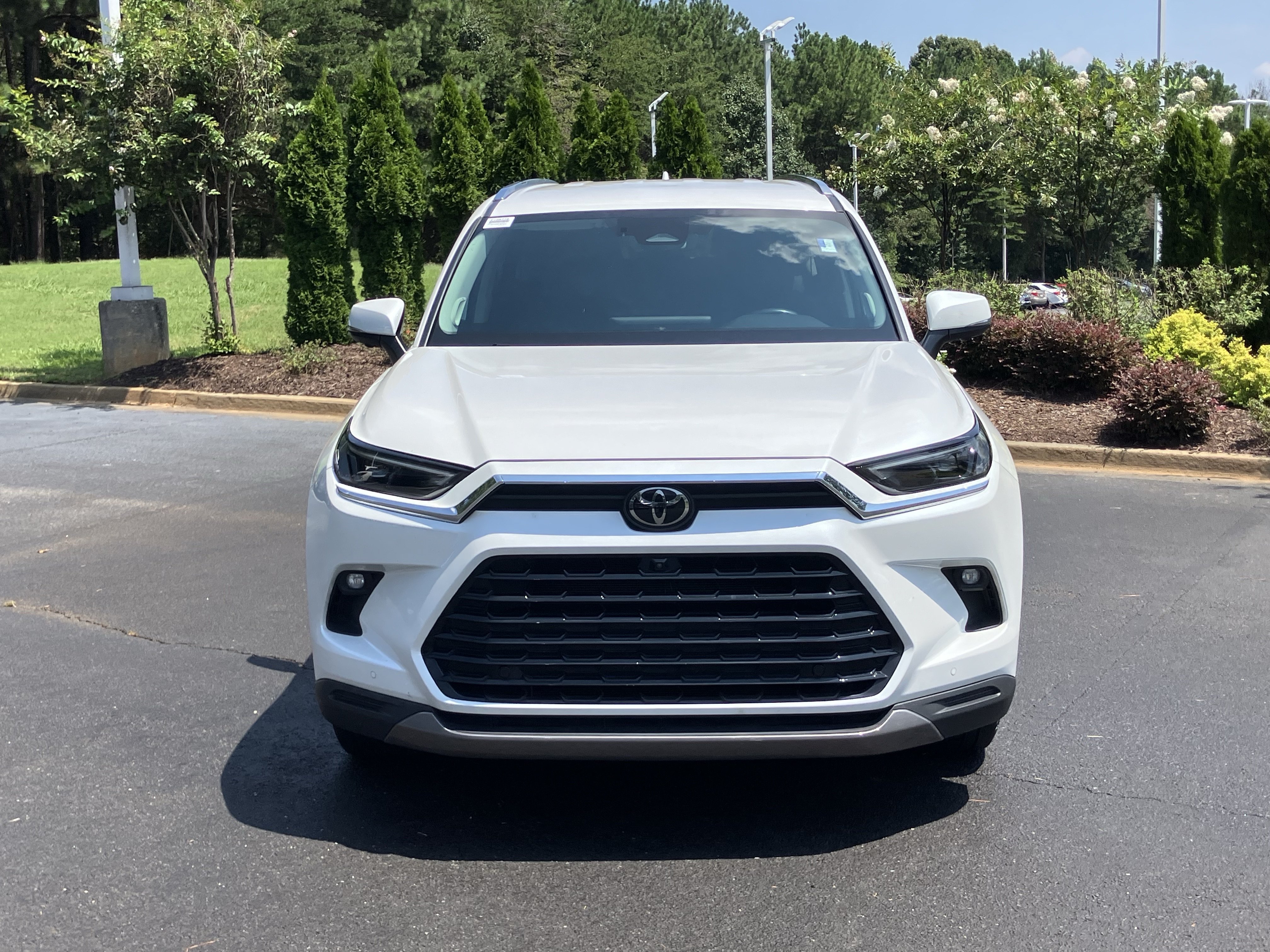 Used 2024 Toyota Grand Highlander FWD image 3