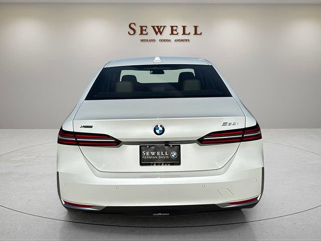Certified 2025 BMW 530i xDrive w/ Premium Package AWD/4WD image 4