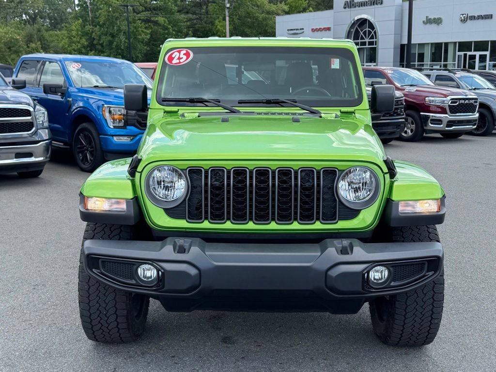 Used 2025 Jeep Gladiator Sport AWD/4WD image 9