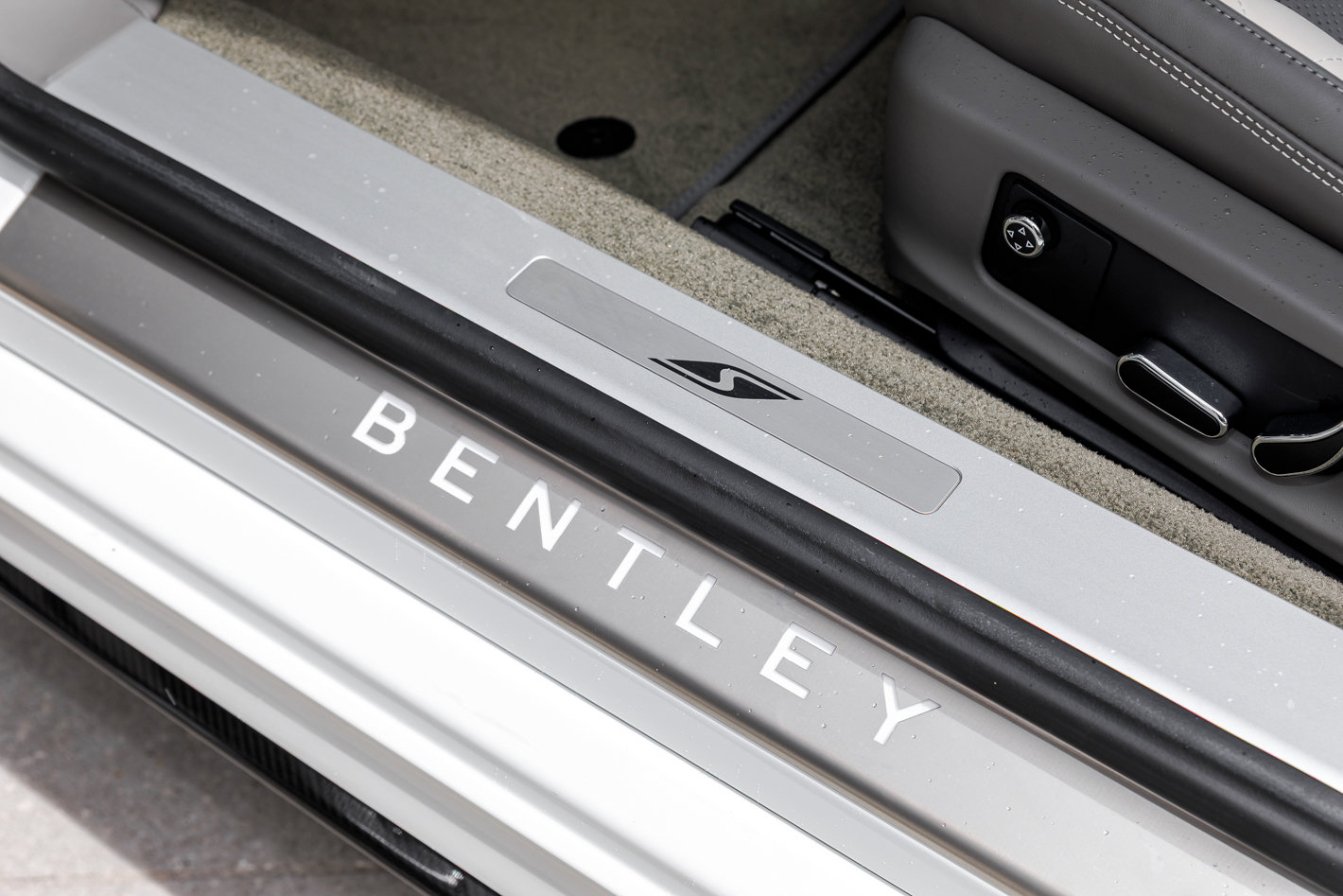 Used 2024 Bentley Continental GT V8 image 25