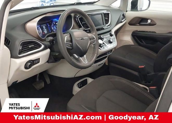 Used 2022 Chrysler Voyager LX image 8