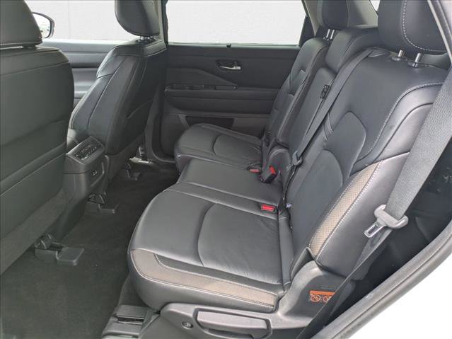 Used 2023 Nissan Pathfinder SL w/ Lighting Package (N92) image 18