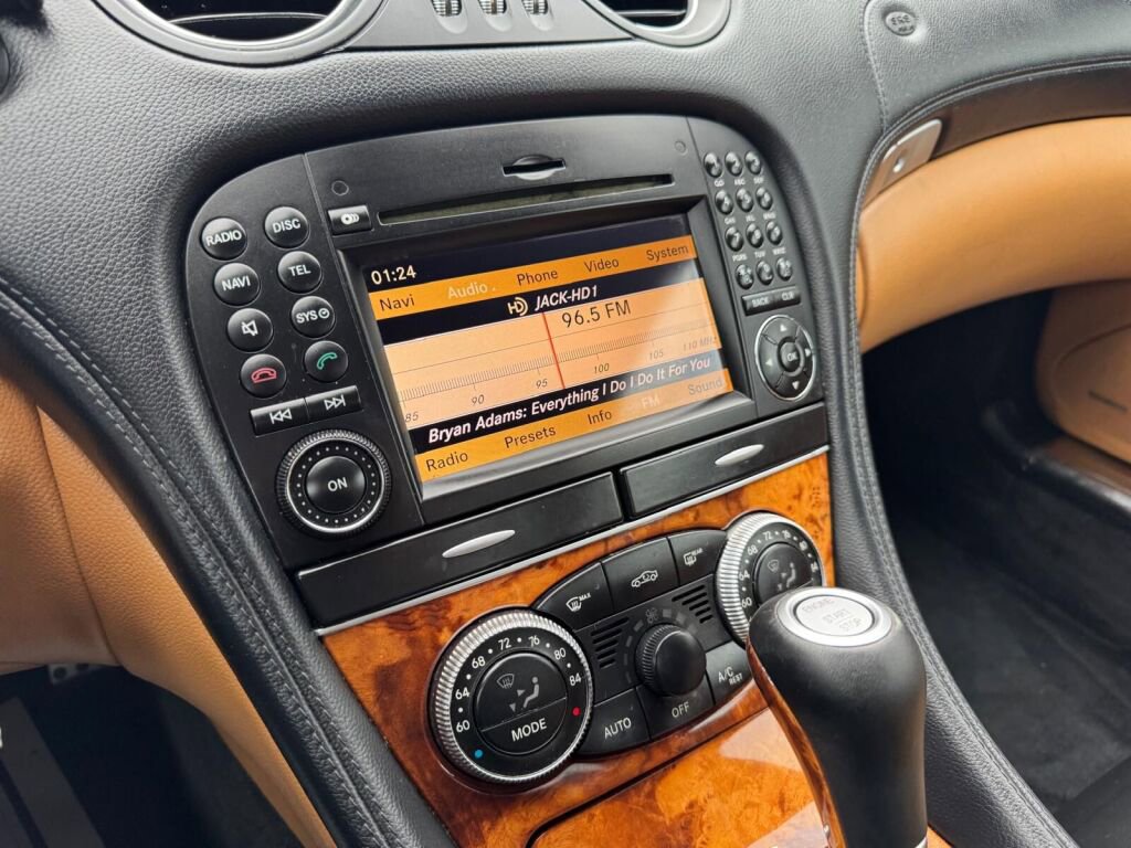 Used 2011 Mercedes-Benz SL 550 image 14