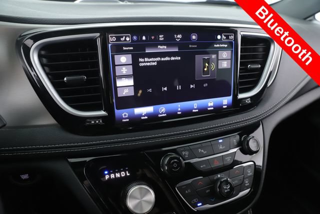 Used 2024 Chrysler Pacifica Premium FWD image 5