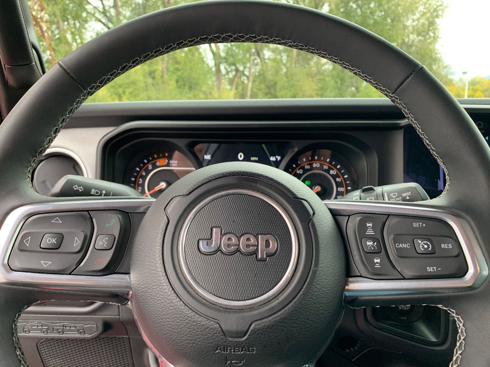 Used 2025 Jeep Wrangler Sahara image 27