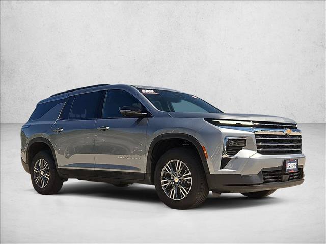 Used 2024 Chevrolet Traverse LT FWD image 3