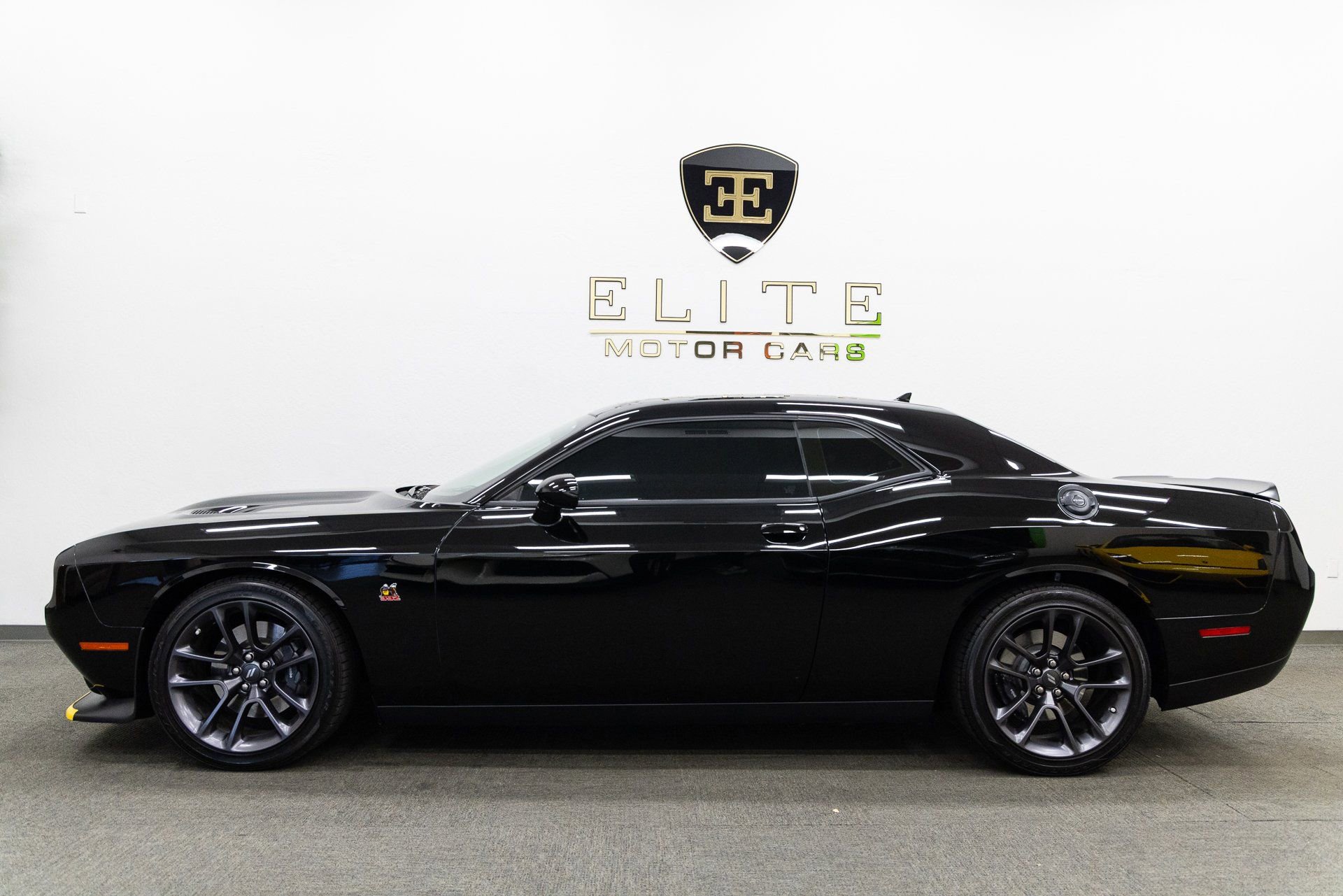 Used 2023 Dodge Challenger R/T Scat Pack RWD image 2