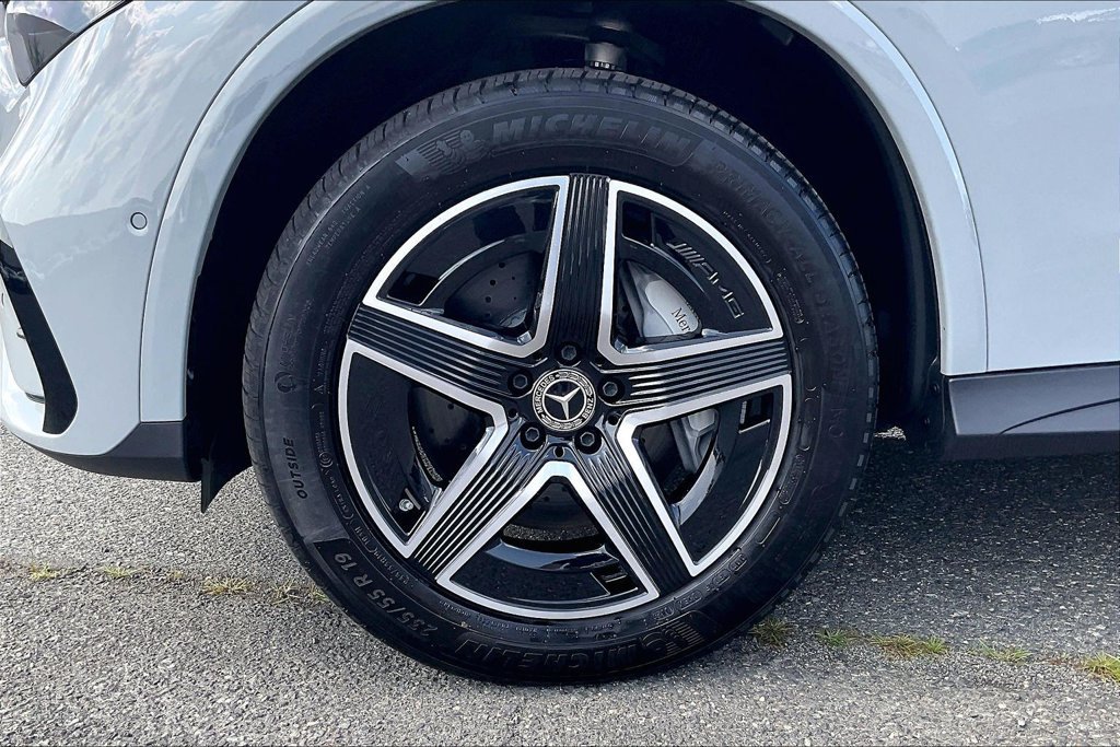 Certified 2025 Mercedes-Benz GLC 300 4MATIC w/ AMG Line image 8