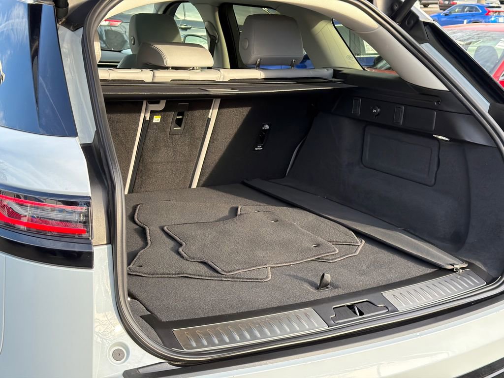 Used 2025 Land Rover Range Rover Velar Dynamic SE image 8