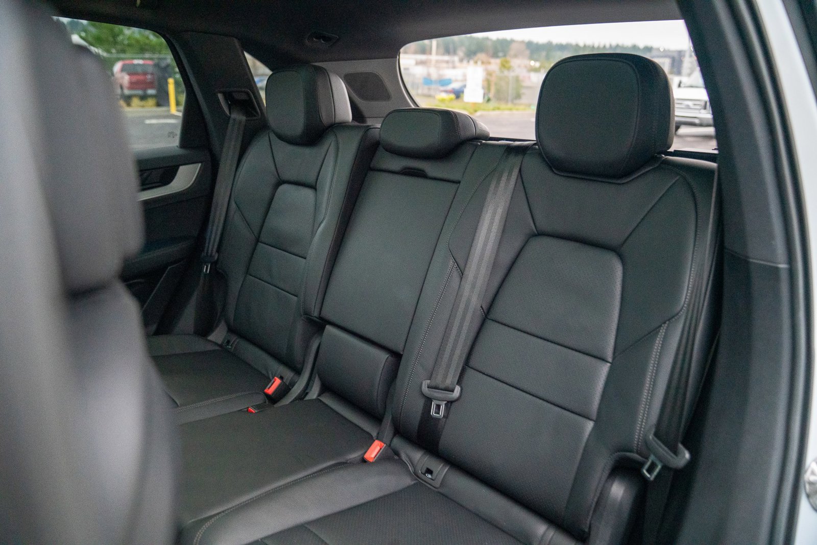 Used 2025 Porsche Cayenne image 22