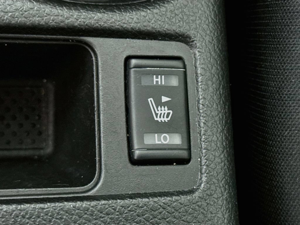 Used 2018 Nissan Rogue SV AWD/4WD image 10