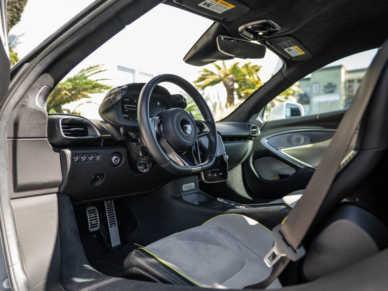 Used 2023 McLaren Artura image 8