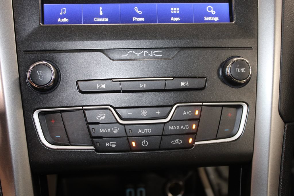 Certified 2020 Ford Fusion SE FWD image 43