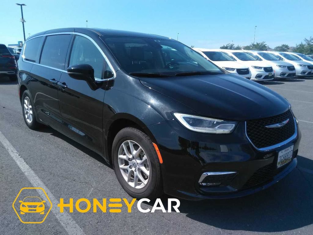 Used 2024 Chrysler Pacifica Touring-L