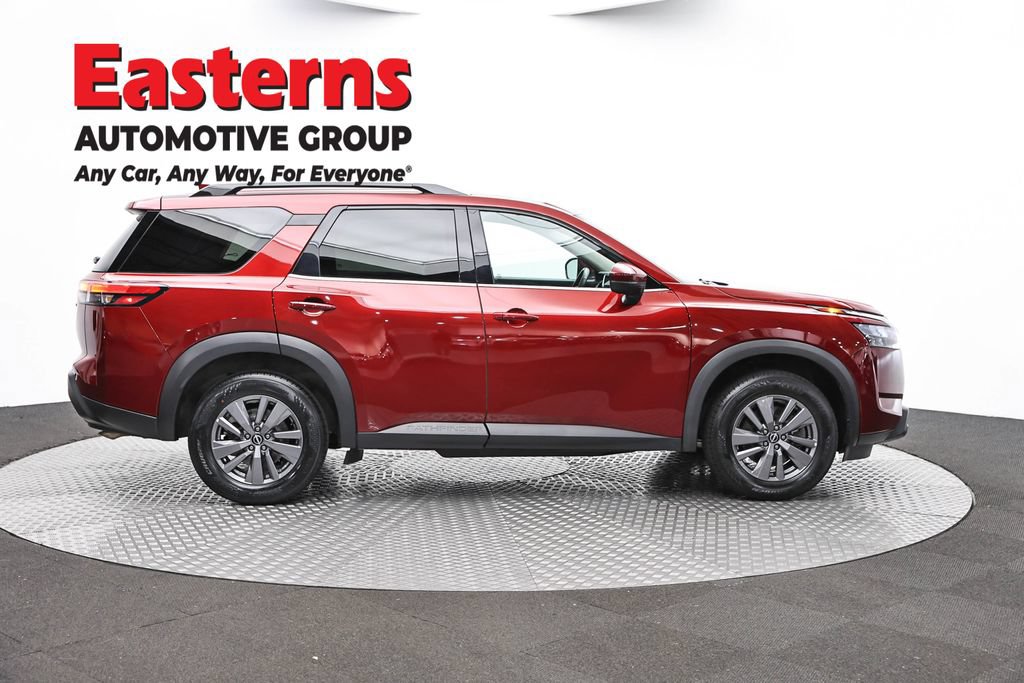 Used 2025 Nissan Pathfinder SV FWD image 4