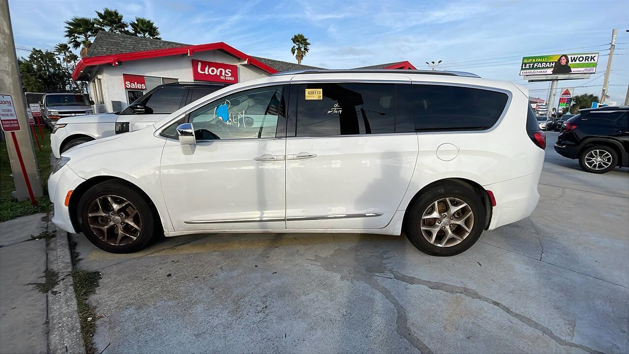 Used 2020 Chrysler Pacifica Limited FWD image 2