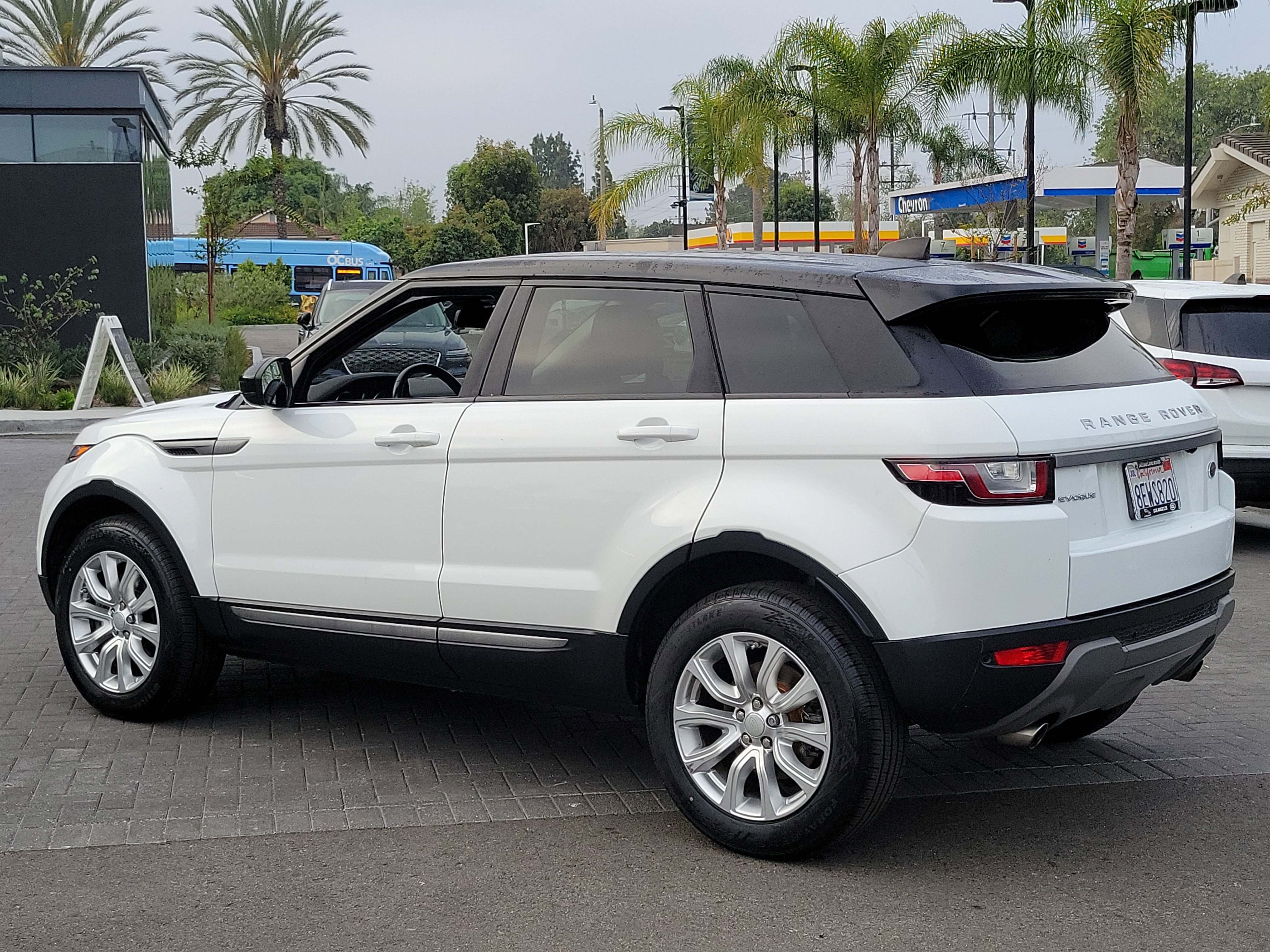 Used 2018 Land Rover Range Rover Evoque image 31