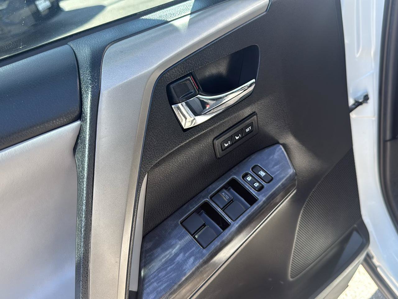 Used 2018 Toyota RAV4 Platinum FWD image 13