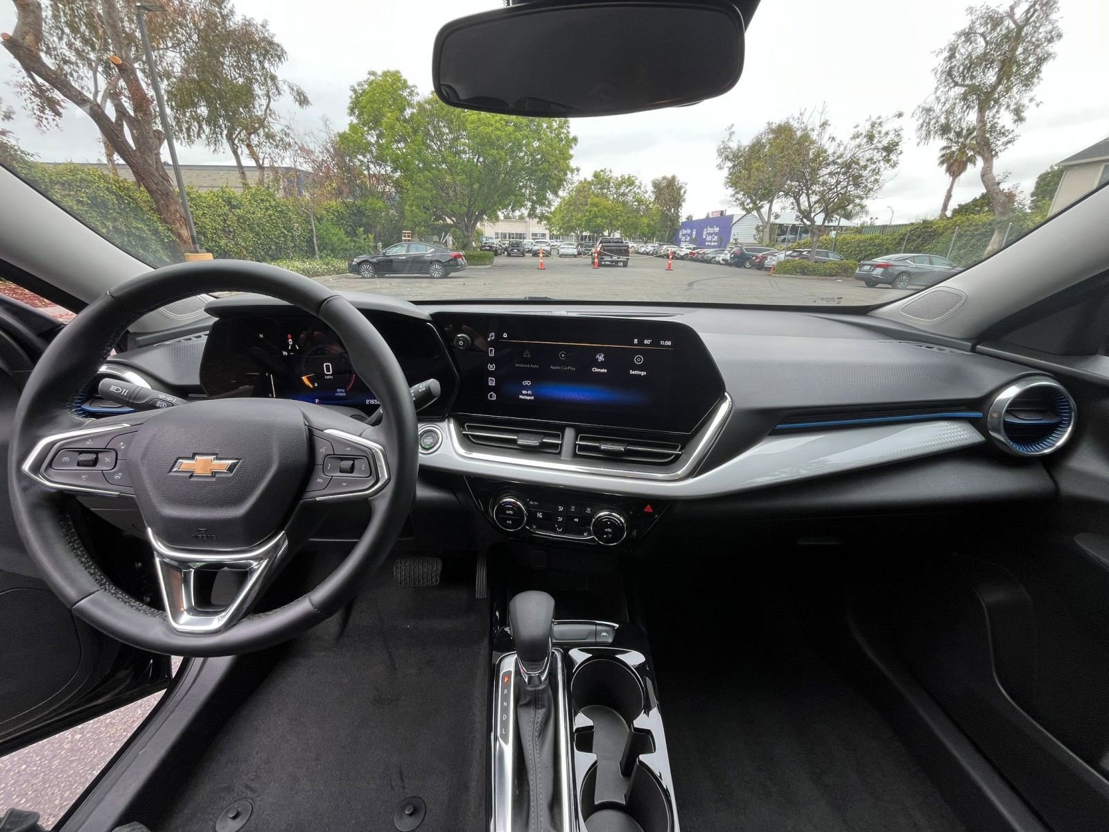 Used 2025 Chevrolet Trax LT w/ LT Convenience Package FWD image 31