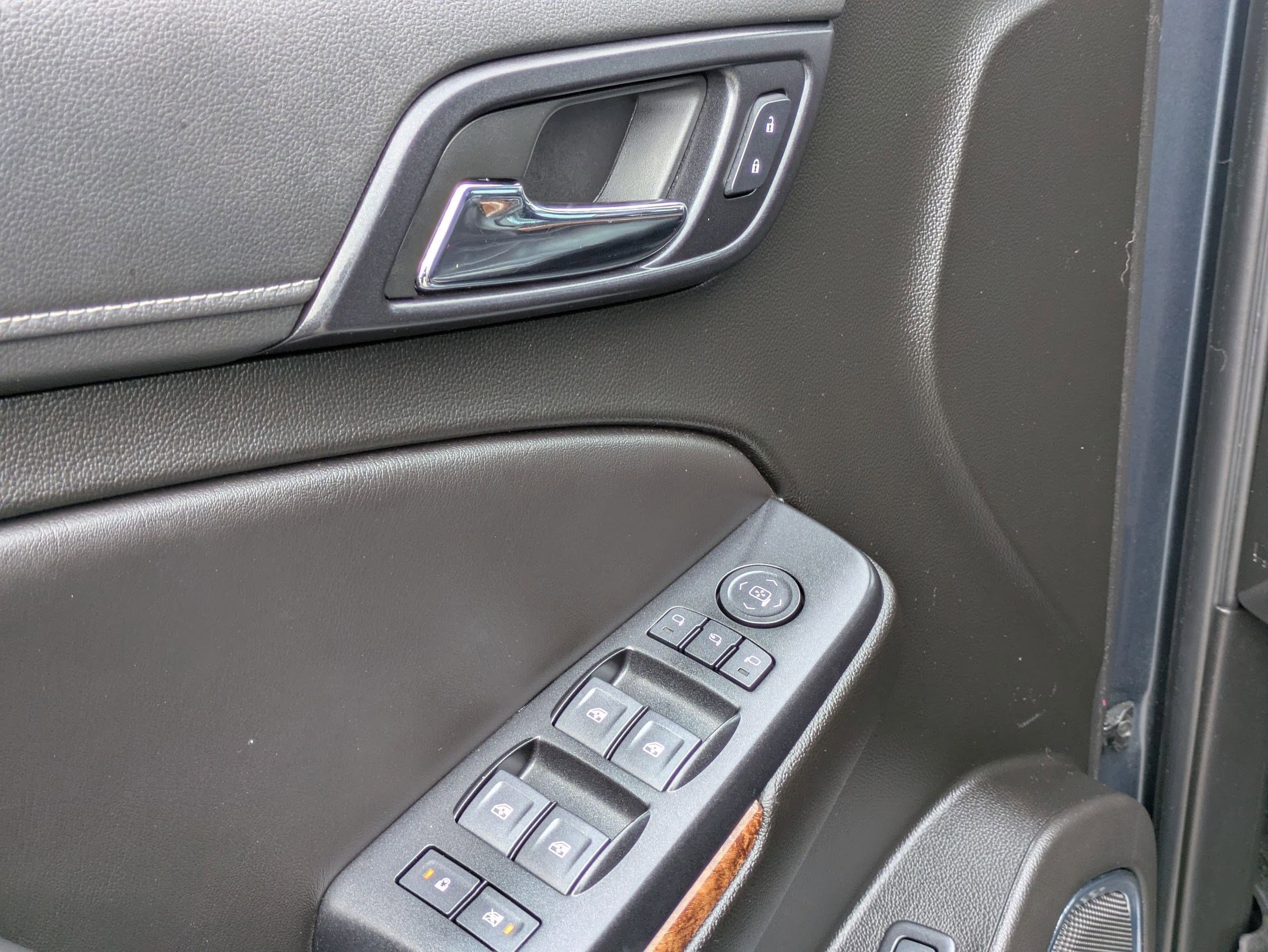 Used 2019 Chevrolet Suburban Premier w/ RST Edition image 12