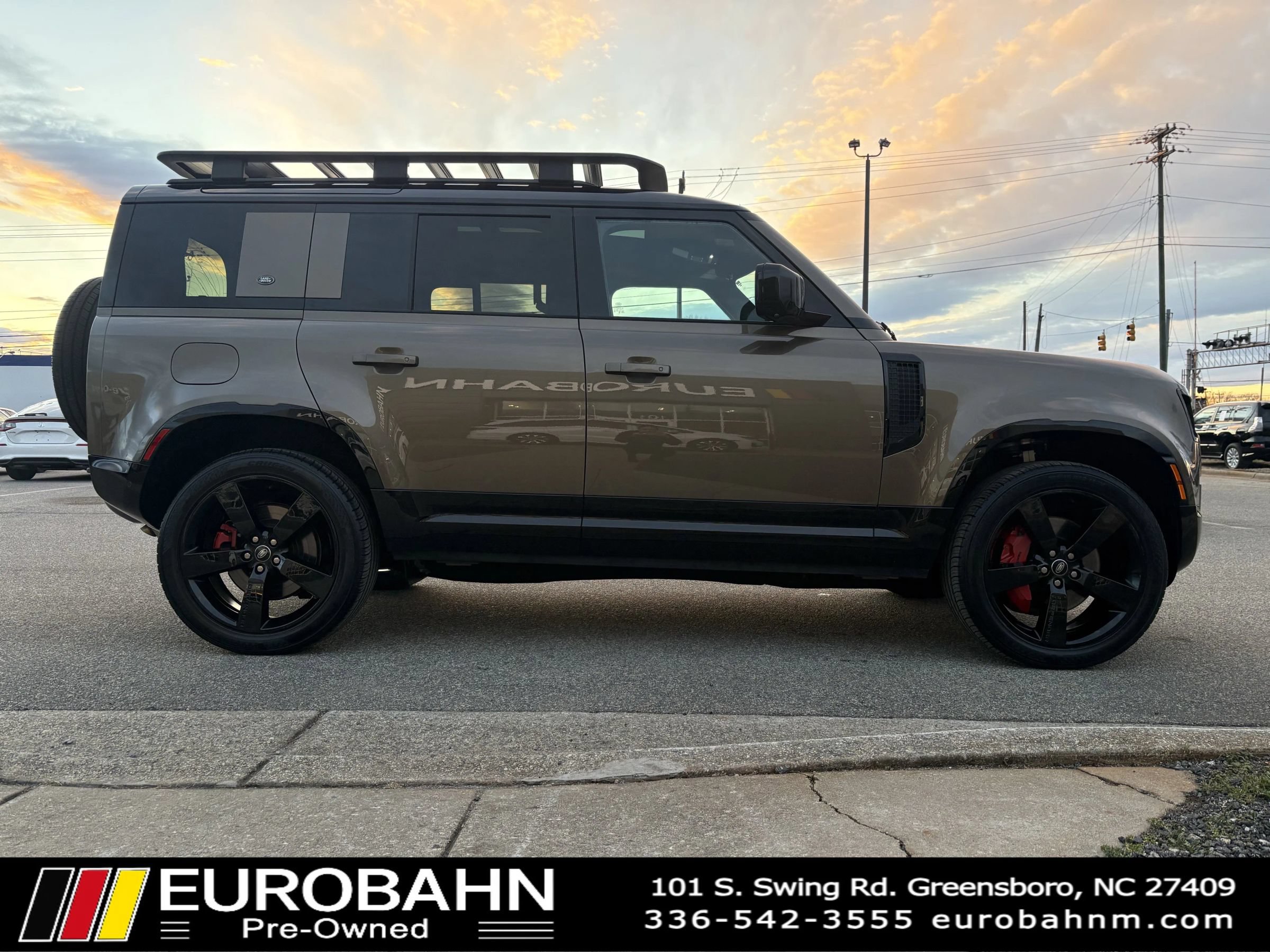 Used 2024 Land Rover Defender 110 X-Dynamic SE AWD/4WD image 24